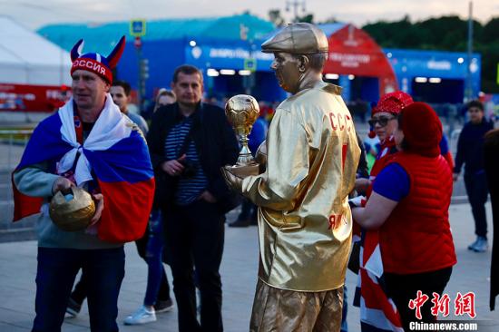 ����ʱ��6��14��23�㣬����˹���籭��Ļս��Ī˹��¬��������������죬����������˹����ɳ�ذ��������������Ծۼ���¬�������������񻶣�������ǡ� ��������� ���� ��