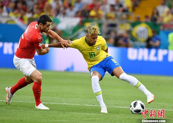 ����ʱ��6��18���賿�����籭С����E�����֣������Ӷ�����ʿ�ӡ��ϰ볡��������ƾ������½������Զ������1-0���ȶ��֡��°볡���������ڿ���������ռ�ţ�Ҳ�γɶ������в�����ţ���ʼ��δ�ܰѱȷ����󣬷�����ʿ���汴��ץס�������ͷ���Ű�ƽ�ȷ֣���1-1�ıȷִ����ճ����������Ǳ������籭��ڴ����ţ�Ȼ���˳������Ķ�����ʿ��Ҳ�����籭�ϵĳ��ͣ�Ŀǰ�����������Ǹ߾ӵ�����������Ȼȱ���������ǣ����ó�������ս��ͼΪ�������ڳ��ϡ� ��������� ë���� ��