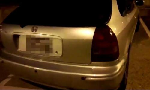 ����Ů�ӵĳ�β������5ǹ������1ǹ�ᴩ���壬����α��������г�ĳ��̨�塶���ϱ���/̨�徯����ͼ