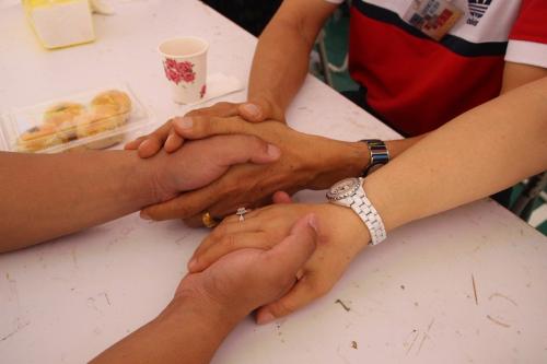 �������������󣬸��׻���֢���ڣ������ر�ͨ�ڣ���˫�����档̨�塶���ϱ��������־�����Ӱ 