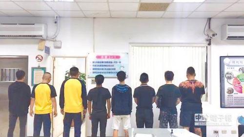 ������԰���и���ҹУ����ͷ��Ź��̨�塶�й�ʱ�����������������