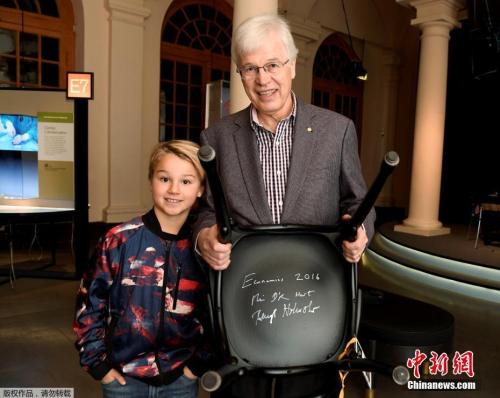 ����ͼ��2016��ŵ��������ѧ������֮һ����ķ˹����ķ��ŵ��������ݵ�������ǩ����