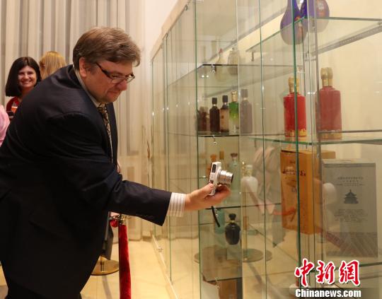 ����ʱ��10��16�գ�����˹�����ڲι�չ�������죬�����Ͼ��㡱�ӱ���Ҥ���ɣ���������չ��Ī˹���й��Ļ����ľ��С������޾� ��