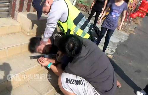 ̨��һ���Ӿƺ�������ϵ������˾�������ᵶ