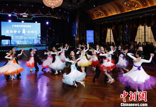 �����ʾ��� �趯���족�������۰�̨���꽻����27�����Ϻ��ٰ죬�����������۰ĵ������赸ѡ�ֹ�����ؽ������ꡣ��·÷ ��