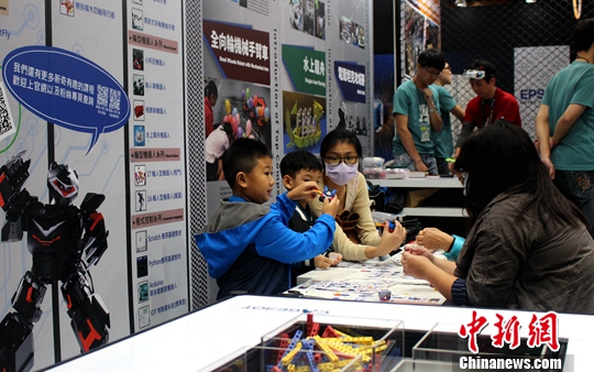 11��28�գ��ԡ���紴�� ����δ����Ϊ�����̨��������ѵ���չ����Ѷ�¡���̨���ǳ����˴�չ���滮�������򣬷ֱ�۽��Ƽ���硢���������Ӿ����ȡ�ͼΪ�ҳ����ź�����չ���ֳ����顣�л����ñ����� ������ ��