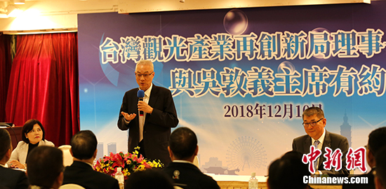 12��10�գ�̨�庣Ͽ�������з�չЭ����̨���ٰ조̨��۹��ҵ�ٴ��¾֡���̸�ᡣ�й�������ϯ�����(��)��ϯ����ʾ��̨����������������Ӧ����������ͼΪ���񵳼��������س���ѡ��������(��)��̨�庣Ͽ�������з�չЭ�����³�Ҧ���(��)�Ȳ�����̸�� �л����ñ����� ������ ��