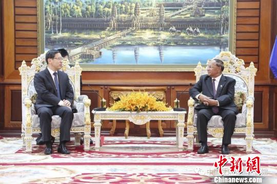 ͼΪ˫�����л�̸������ʹ���ṩ ��