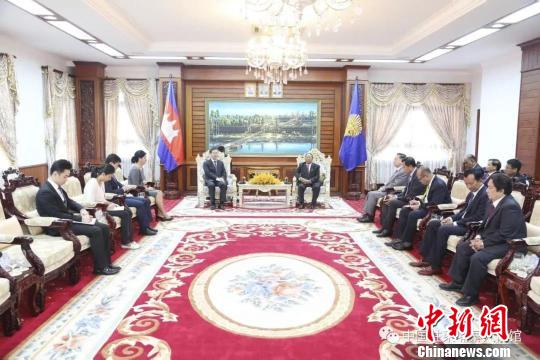 ͼΪ˫�����л�̸������ʹ���ṩ ��