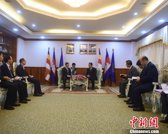 ͼΪ˫�����л�̸������ҫ�� ��