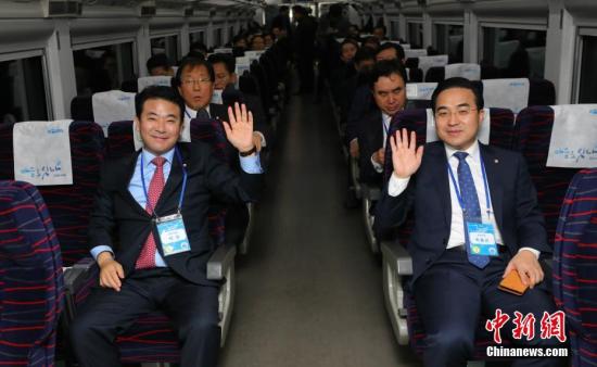 12��26�գ��������о����ߺͶ�������·����·���ӹ��̶�����ʽ��ͼΪ���������Ÿ����������緢 �����ϲɷ�ͼ����ͼ