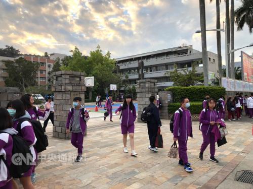 �����н�̨����14����10����ѧ�������ʹ�����յ��Ϻ�����֢״��٣�У���Ѽ�ǿ������ͼƬ��Դ��̨�塰�����硱 ���� ����ƽ/��