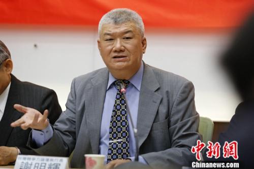 1��24�գ�̨�徺������̳����ʱ���ǿ�ٰ���߻ᣬ����ר��Χ��2018��̨�嵱��ʩ�����������������֡�ͼΪ̨�徺������ִ̳�г�л���Է��ԡ�<img height=���� ��СԸ ��