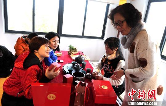 �ο���̨Ʒӣ����԰���衣���Ž� ��