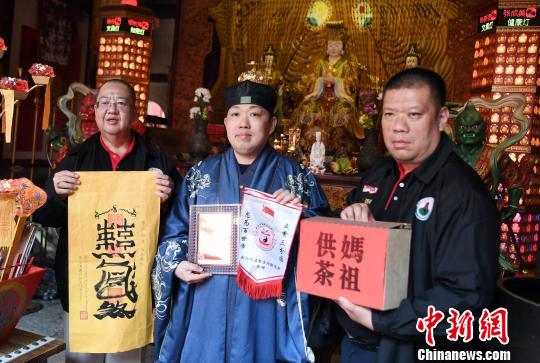 ���������������ס�����������(ͼ��)���������ǹع��Ļ��ƹ����Ļ᳤���@��(��)���¼��µ��̷�ʦ�����᳤���(��)��������Ʒ�����������ɸ� ��