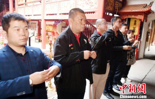 �������ǹع��Ļ��ƹ����Ļ᳤���@��(���)���¼��µ��̷�ʦ�����᳤���(����)�ȹ�ͬ�򹩷��ڸ�������������󹬵����������㡣���������ɸ� ��