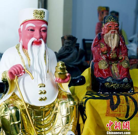 ���ڸ���������������ڵĺ�˿����ͬԴ���ײ�����չʾ���¼��µ����ء��ö�����(��)�븣�ݱ��������ع���(��)չƷ������ǰ���ηõĶ����Ǻ�˿���ײη���һ�е�Ŀ�⡣���������ɸ� ��