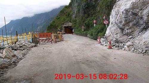 �ջ���·172.7���ﴦ����ˮ�����Ͽ�15���賿0ʱ��������ʯ��3���ʯ���ڹ�·ʩ��������8Сʱ��·�󿪷�ͨ������ͼƬ��Դ��̨�塶��ʱ���ӱ���̨����·�ܾ֡��ṩ��