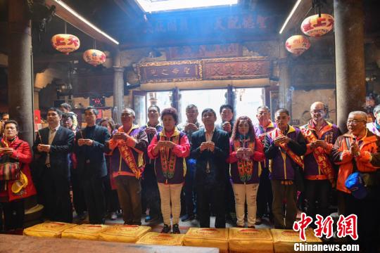 ̨����ͶϪͷ��ɽ���״λ������������