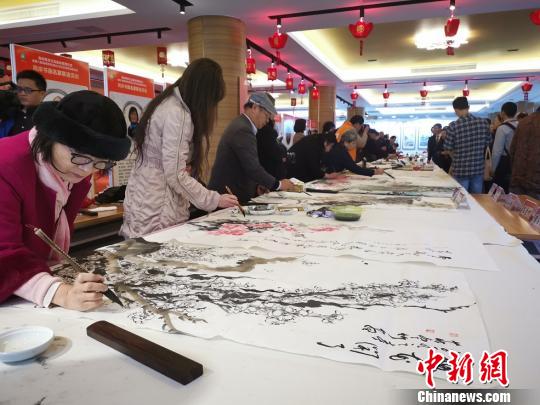 �������ƺ�������׳�������������黭�������ꡱ��Ϊ�����黭�����硢ѧ������������������̨�������������� ��