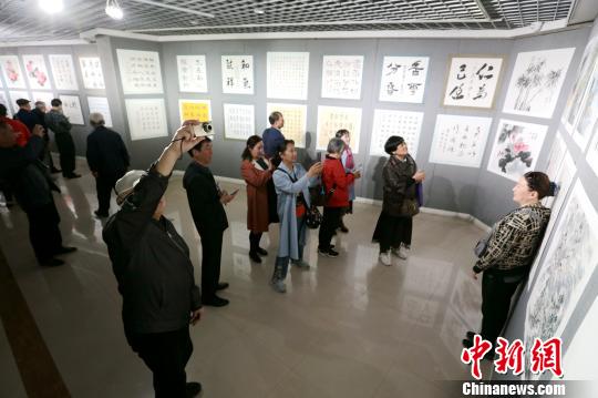 ��ʮ���캣Ͽ���������黭չ��Ļ��������ϯ